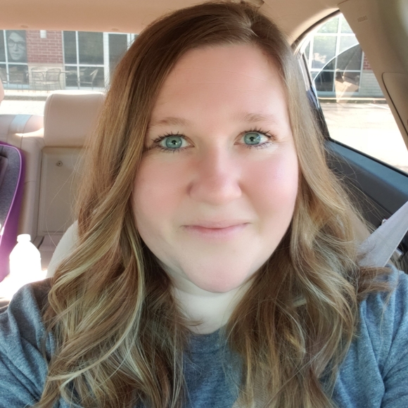 Meet your Posher, Sara - Picture 2 of 3